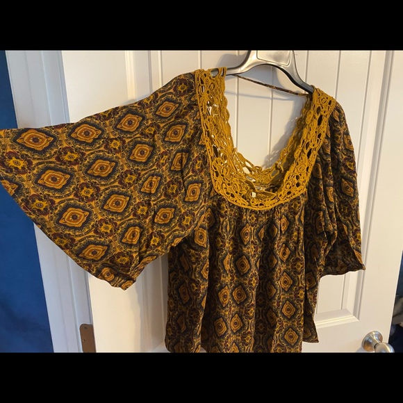 Gimmicks Blouse - Picture 3 of 6